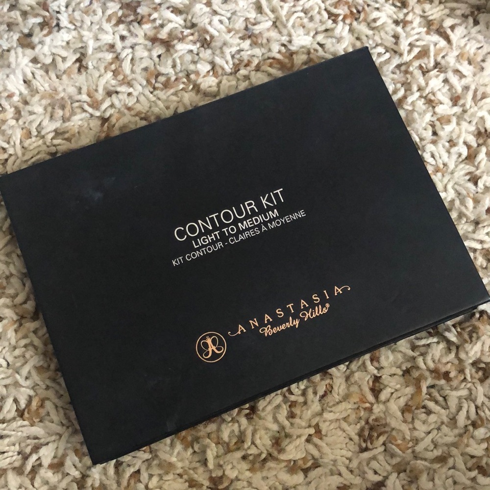 Anastasia light to medium contour kit